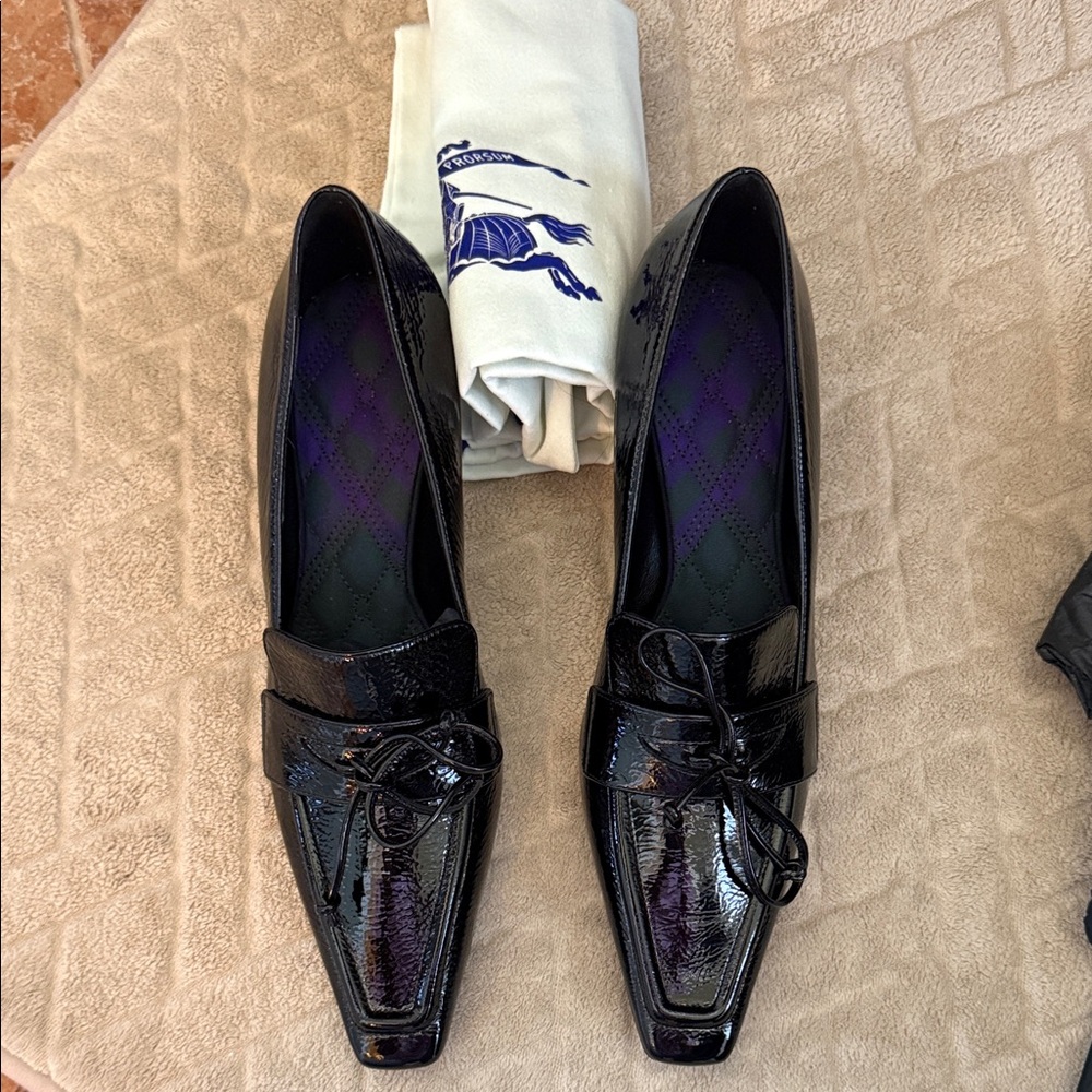 Burberry Black Patent Leather Heels - Picture 2 of 9